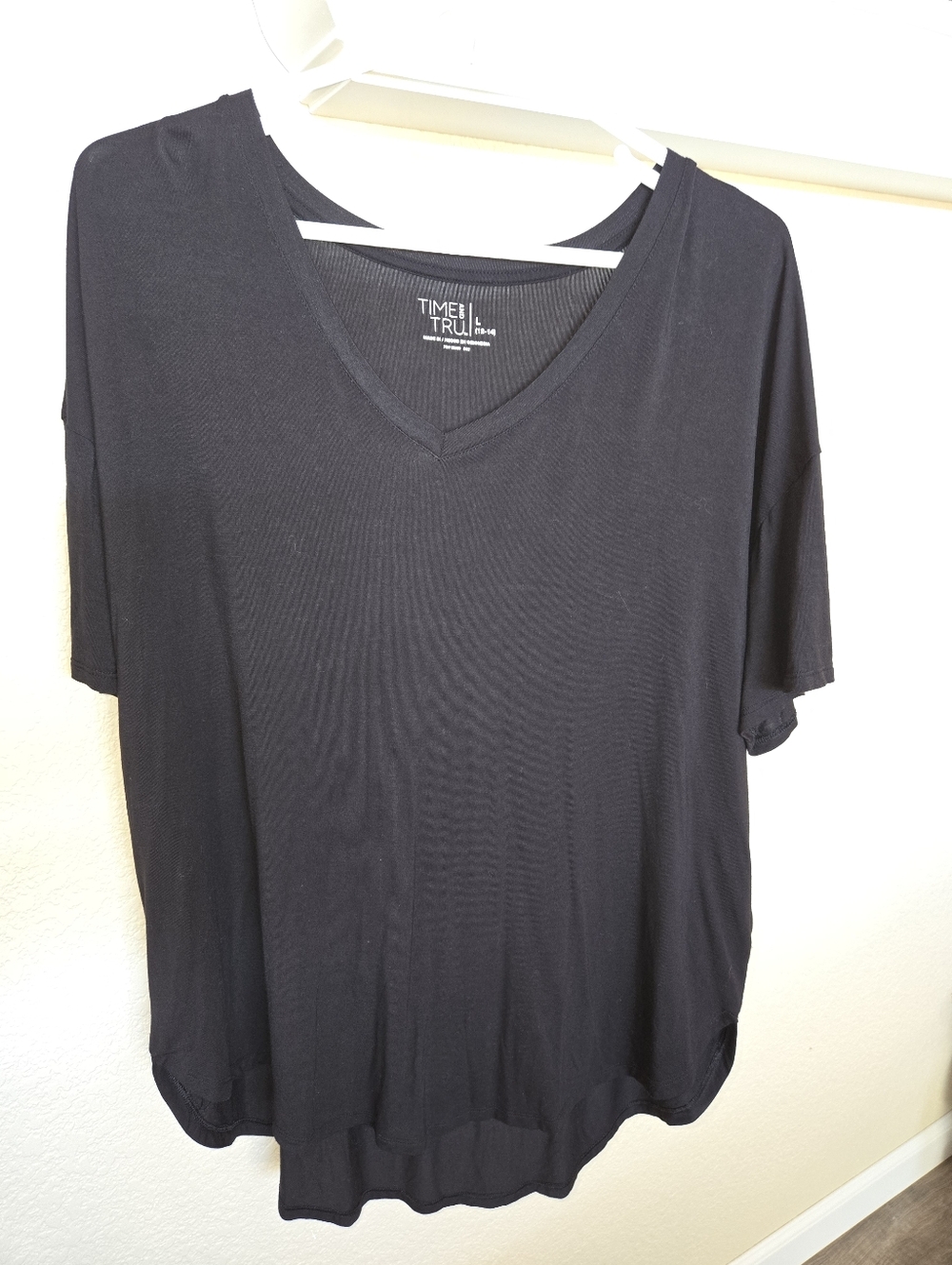 Women’s Black V-Neck Short Sleeve Top, L
